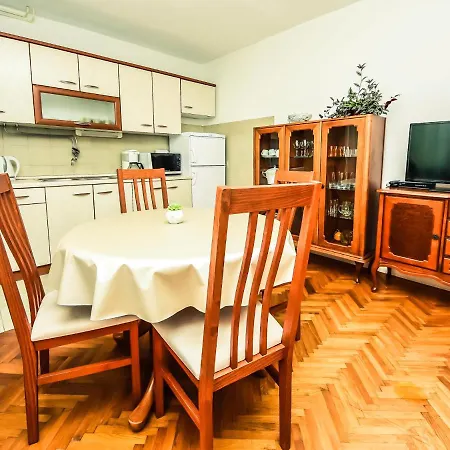 Apartment Marija By Interhome شقة فير